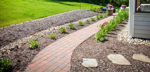 Landscape Mulch Walkway